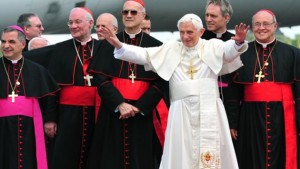 Бенедикт XVI хочет изменить регламент конклава