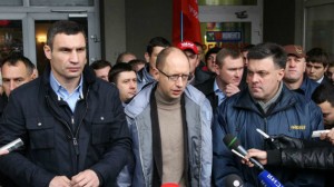 Оппозиция подерется между собой за право первым лягнуть Азарова