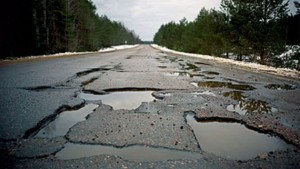 Мининфраструктуры: 17% автодорог Украины покрыты ямами