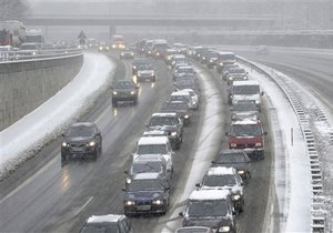 ГАИ предупреждает водителей об опасности на дорогах в связи с погодными условиями