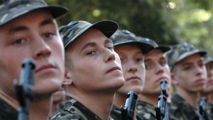 Контрактникам в армии обещают платить 5-6,2 тыс. грн