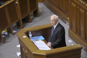 Азаров пообещал оппозиции отчитаться о выполнении бюджета