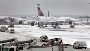 Аэропорт Франкфурта вновь отменяет рейсы из-за снегопада