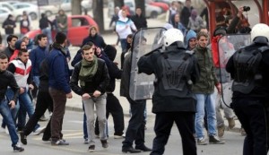 25 полицейских пострадали в последствии массовых беспорядков в Македонии