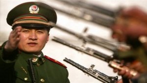 Си Цзиньпин на некоторое время “разжаловал” всех генералов и отправил их служить с рядовыми