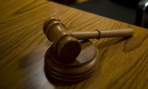 Американский судья оштрафовал себя за звонивший на слушаниях телефон