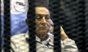Мубарак освобожден по делу о коррупции, но останется под стражей