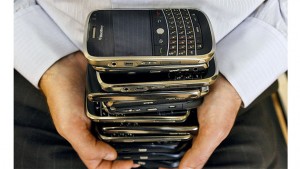 Операторов обяжут отключать краденые мобильные телефоны