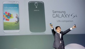 Samsung планирует поставить 10 миллионов Galaxy S IV… за первый месяц