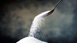 У Азарова установили минимальные цены на сахар