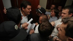 Премьер-министр Украины возмущен неправомерными действиями депутатов