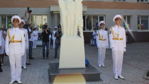 В Донецке появился памятник Отцу