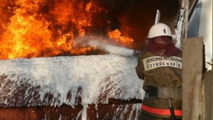 В Киеве на Шулявке жилая многоэтажка выгорела снаружи
