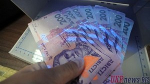 Украинцы, работающие за границей, будут платить новые “взносы”