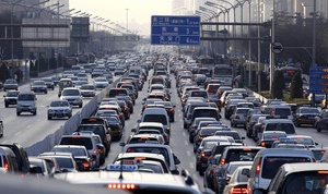 В Китае водитель ради страховки устроил более 300 аварий