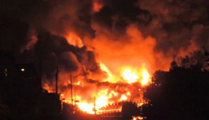 Возле жилого дома в Киеве загорелся киоск