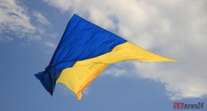В Донецкой области на воздушных змеях в небо подняли рекордно большой флаг Украины