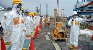 “Фукусима” продолжает протекать