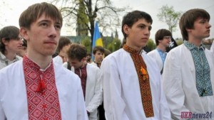 В Днепропетровске впервые прошел парад вышиванок