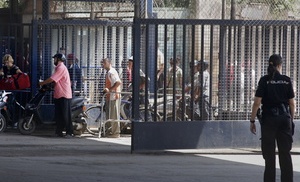 В Африке около 300 мигрантов пытались штурмом прорваться в испанский город