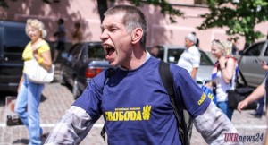 Зачем украинские политики превращают избирателей в сектантов