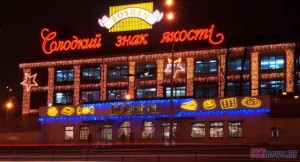 В сеть попало видео нападения на магазин Roshen в Киеве (+Видео)