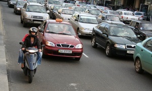 В понедельник в центре Киева будет частично ограничено движение транспорта