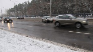 В Украине первый снег: ГАИ призывает водителей быть предельно внимательными