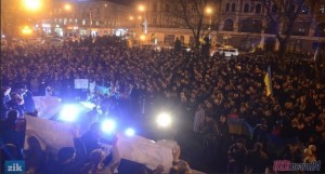 Евромайдан во Львове потребовал отставки правительства Азарова