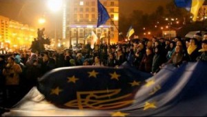 Поддержать евромайдан на Европейскую площадь вышли порядка 20 тыс. демонстрантов