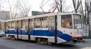 В Харькове трамвай устроил поперечный дрифт