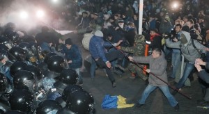 Суд продолжает освобождать активистов Евромайдана