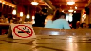 Эксперт: Во многих заведениях закон о запрете курения нарушают открыто