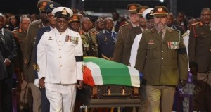 Церемония похорон Нельсона Манделы началась в ЮАР