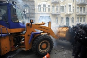 Предполагаемого организатора беспорядков в Киеве объявили в международный розыск