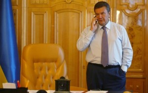Янукович пообещал создать комиссию для решения кризисной ситуации в стране