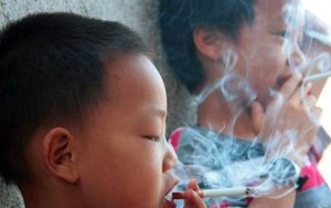 В школах и детсадах Китая запретили курение
