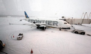 Из-за снегопадов в Украине закрыты аэропорты в 6 городах