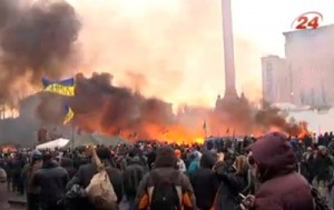 Кровавая ночь на Майдане перешла в кровавое утро: силовики продолжают наступление (Видео)