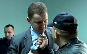 В Ровно представитель Правого сектора ударил прокурора (+Видео)
