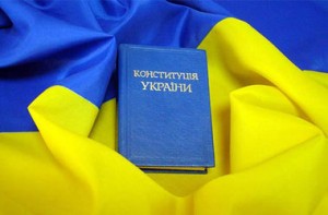 Закон о возвращении Конституции-2004 отправлен на подпись Януковичу