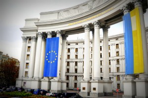 Совет ЕС обсудил украинский вопрос, а оппозиция согласовывает изменения Конституции