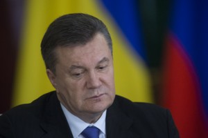 Суд постановил задержать Януковича