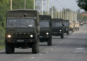 Многокилометровые колонны нашей армии идут на Крым (+Видео)