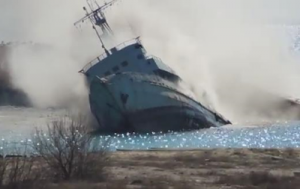 Россияне утопили еще один корабль в бухте Донузлав (+Видео)