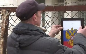 Украинские военные со слезами на глазах покидают свои части в Крыму (+Видео)