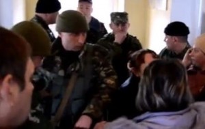 На КПП в Николаеве матери требуют вернуть их сыновей (+Видео)