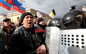 В Харькове митингующие требуют провести референдум