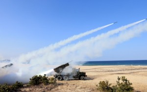 Северная Корея запустила две баллистические ракеты средней дальности