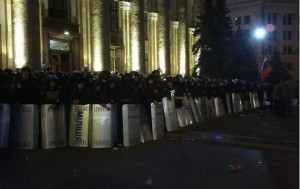 В сеть попало видео штурма Харьковской администрации (+Видео)